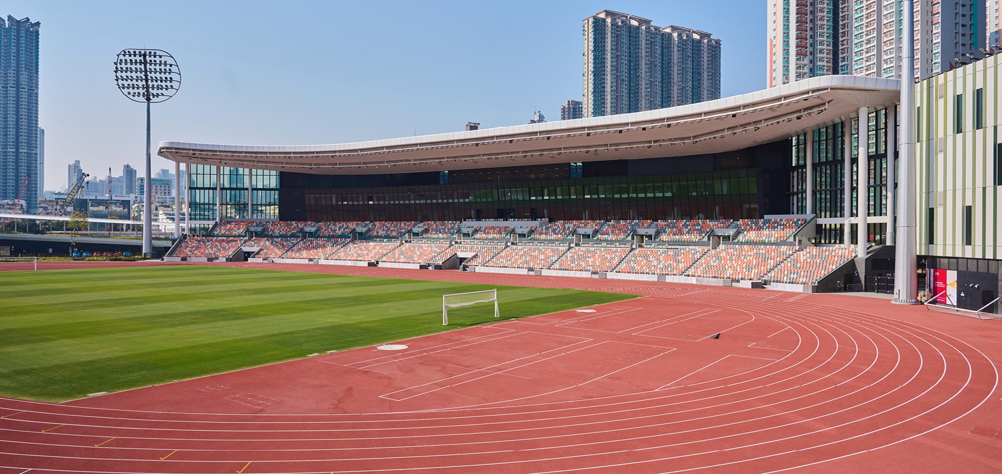 热尔曼合同到期离开广岛三箭，曾因违规出场导致被判输球