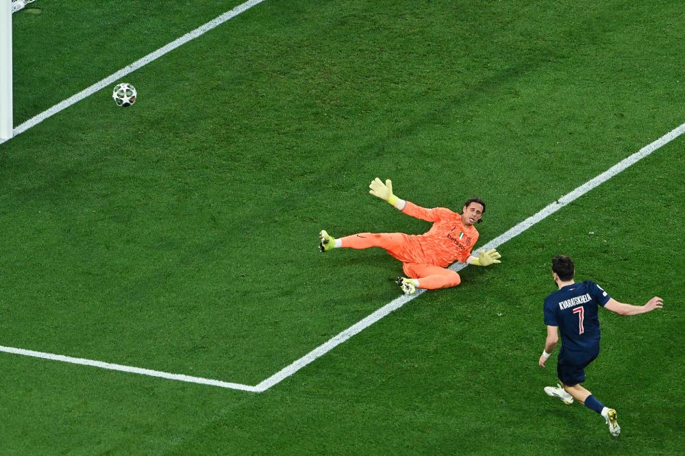 半场战报：柏太阳神0-3广岛三箭，热尔曼-良破门，东俊希建功